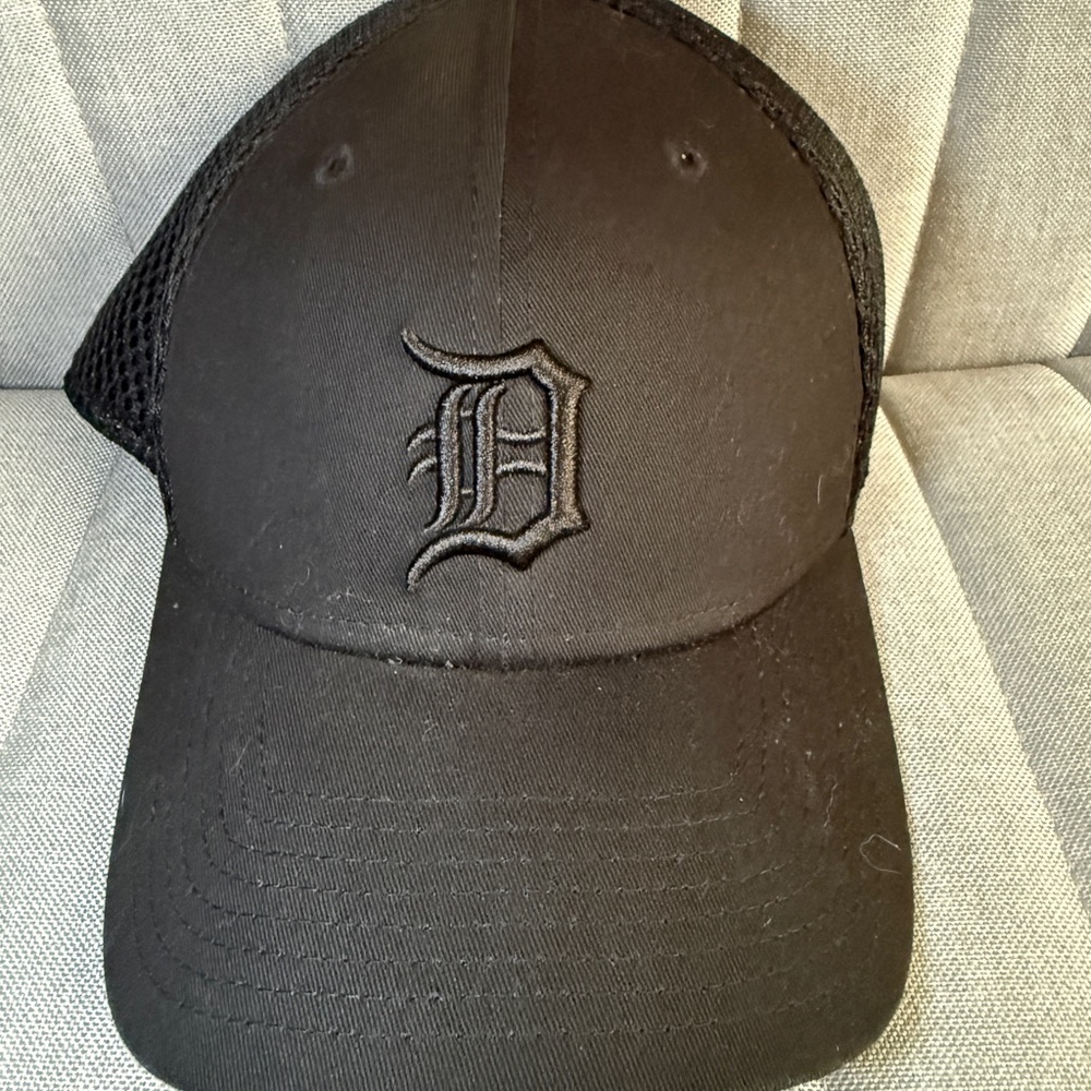 Detroit Tigers New Era Black Mesh Cap